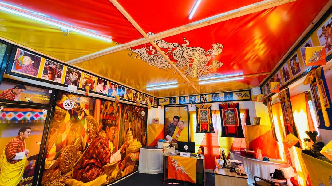 Royal Portrait Display